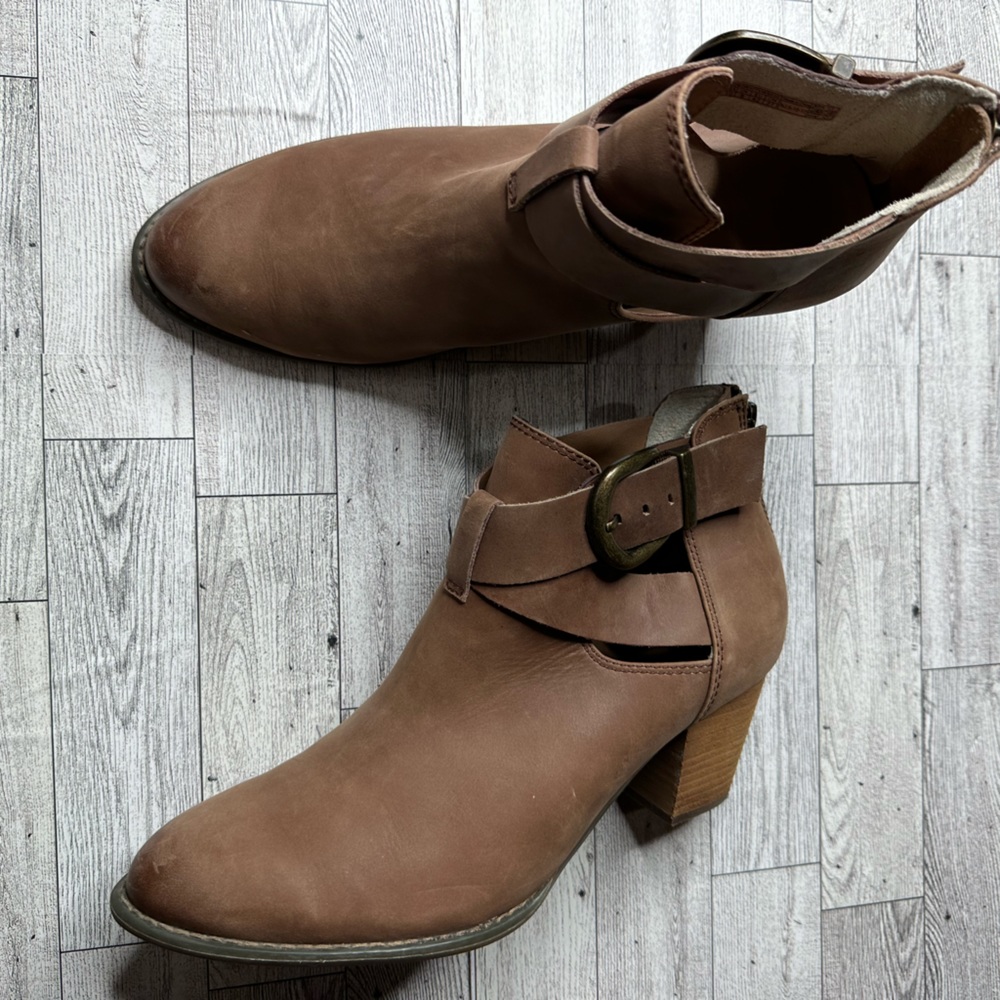 Vionic Leather Booties Size 10 - image 5